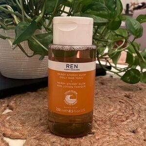 REN RADIANCE READY STEADY GLOW DAILY AHA TONIC